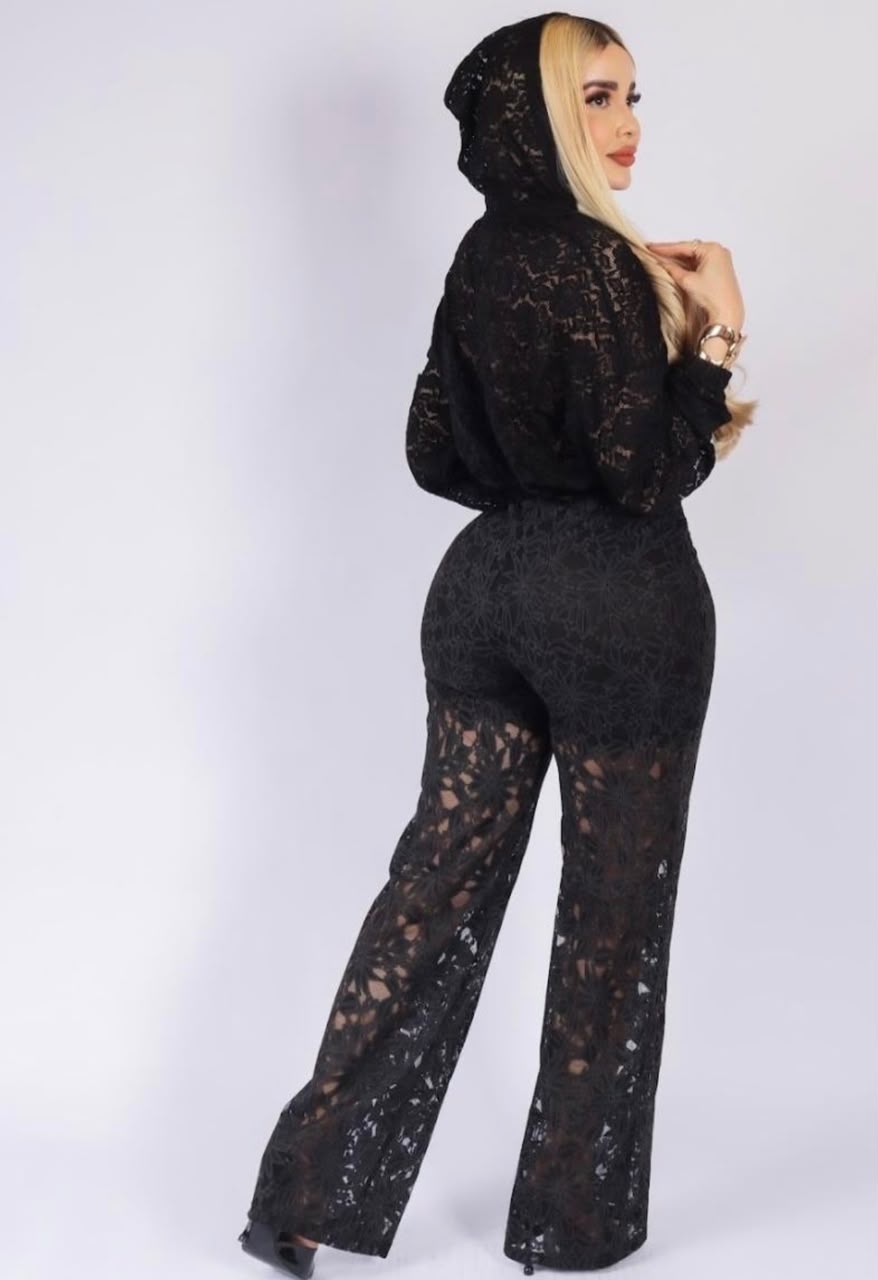 Conjunto de encaje negro con capucha, vista posterior